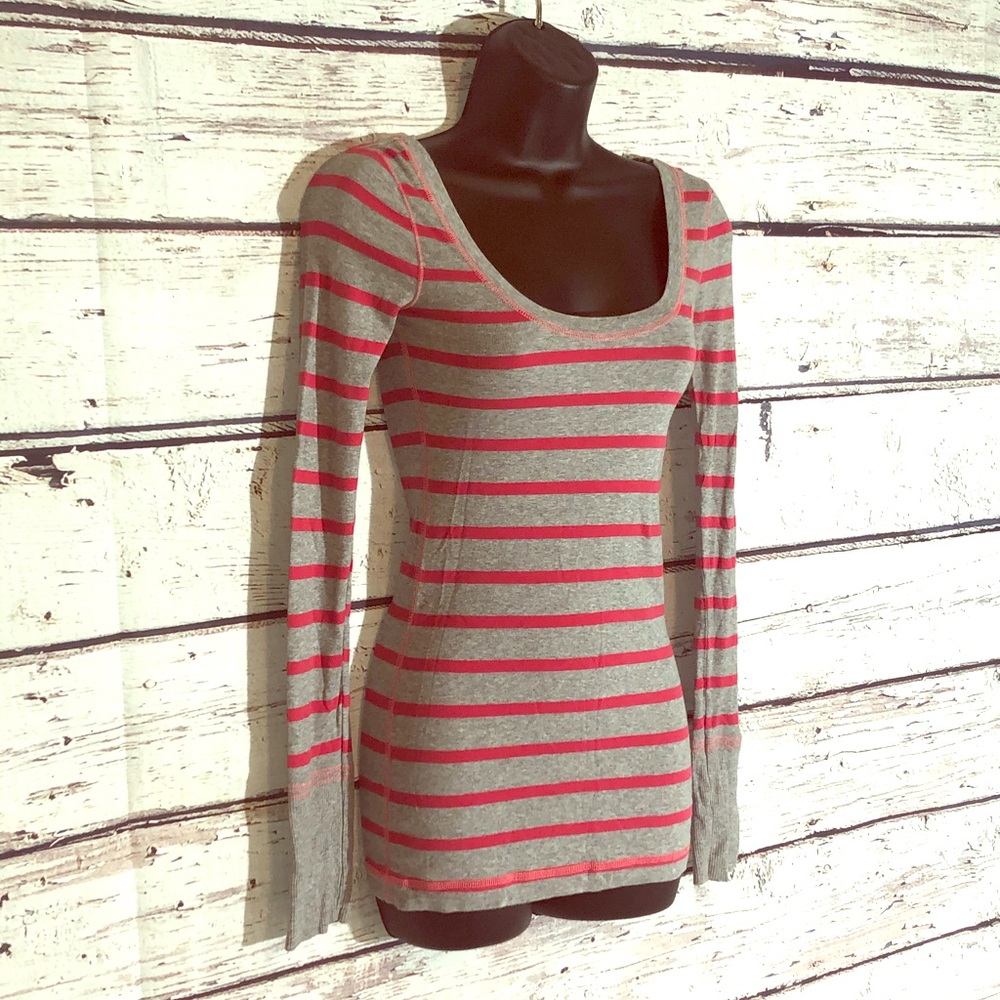 Women’s long sleeve top